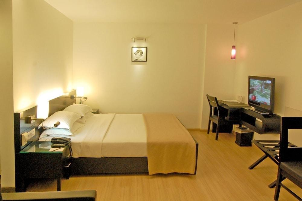 Comfort Inn Sunset Ахмедабад Екстериор снимка