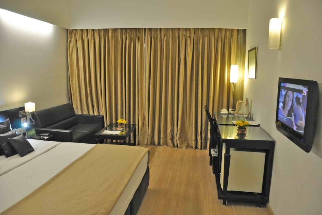 Comfort Inn Sunset Ахмедабад Екстериор снимка