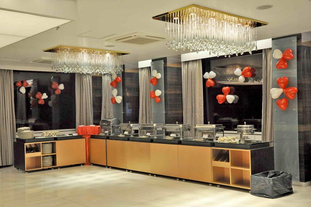 Comfort Inn Sunset Ахмедабад Екстериор снимка