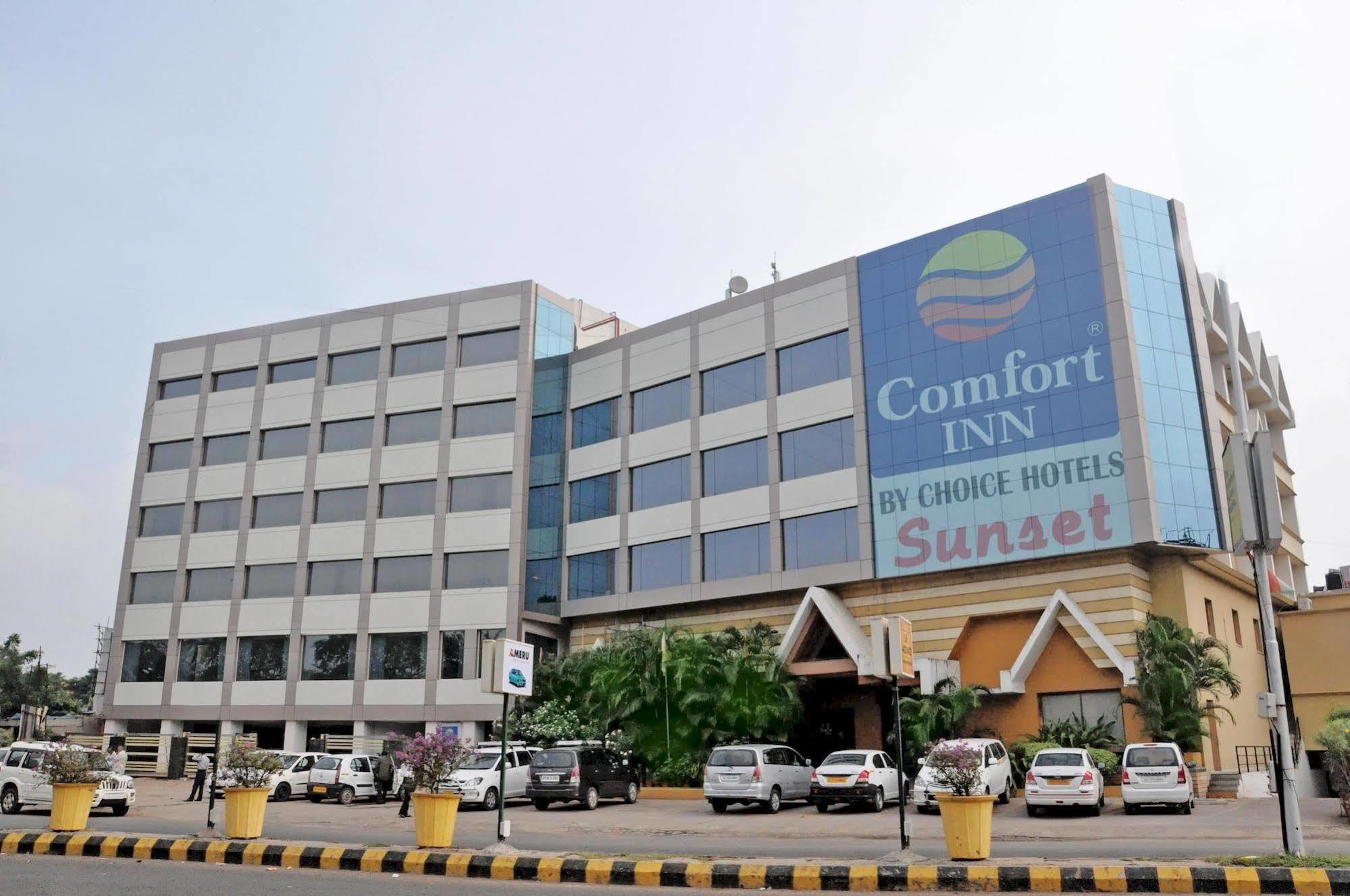 Comfort Inn Sunset Ахмедабад Екстериор снимка